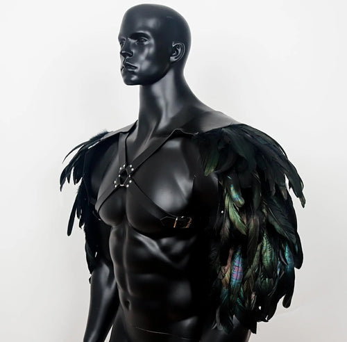 Feathered Warrior Harness – Rauw, ritueel en onweerstaanbaar