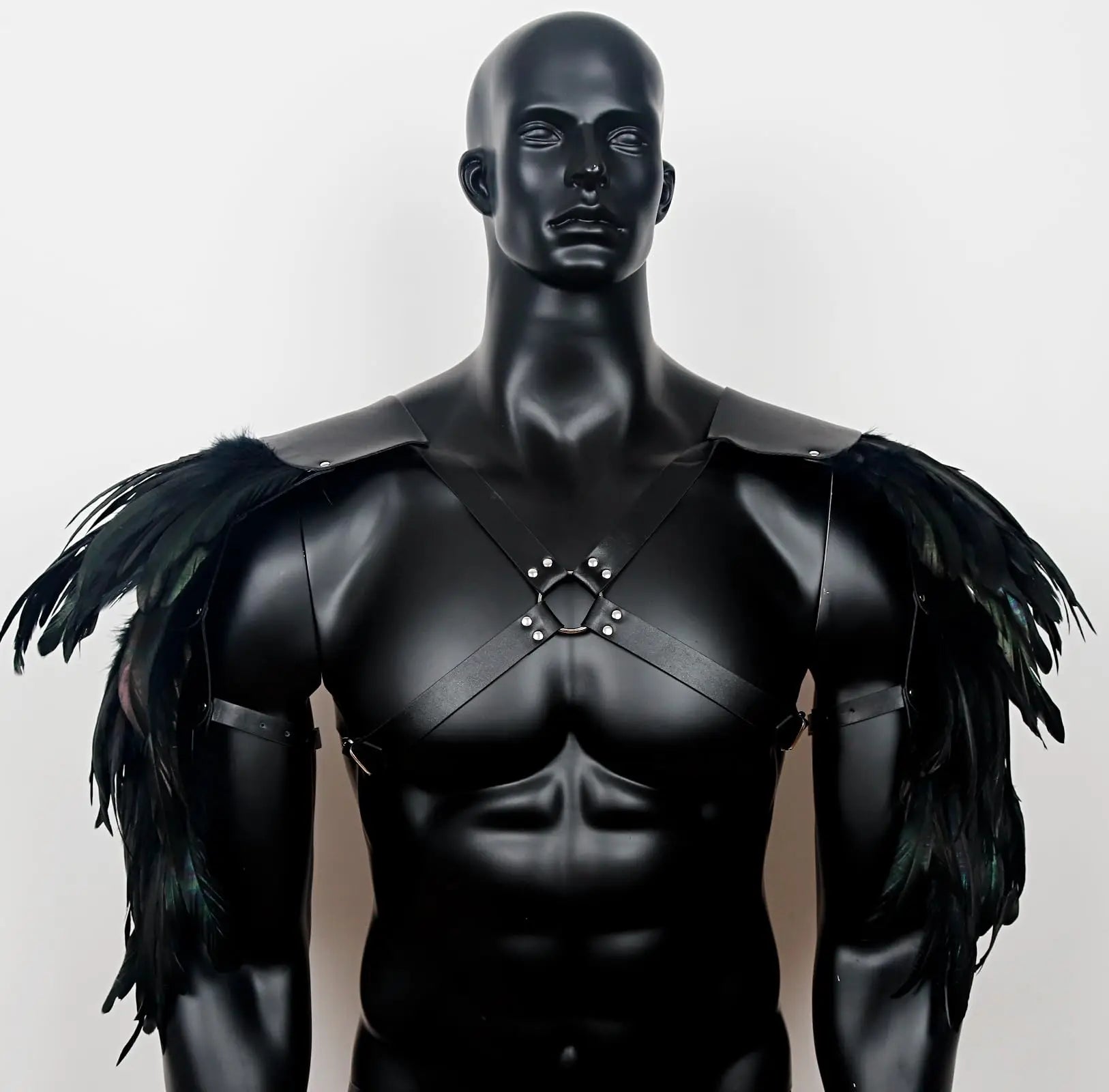 Feathered Warrior Harness – Rauw, ritueel en onweerstaanbaar