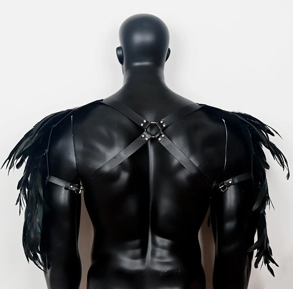 Feathered Warrior Harness – Rauw, ritueel en onweerstaanbaar